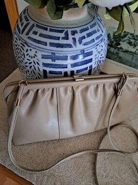 Vintage JULIUS RESNICK (Canada) Shoulder Clutch Purse Beige